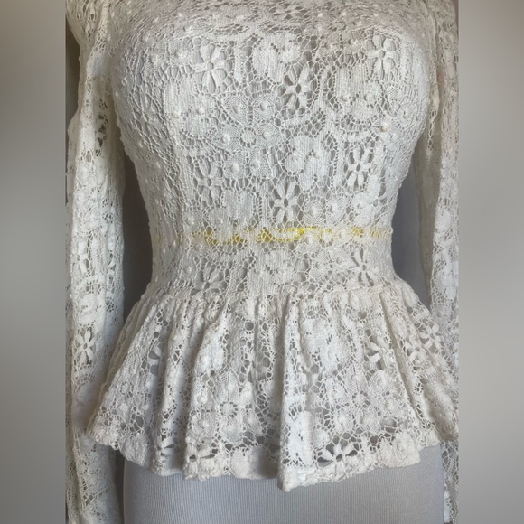 Vintage Lace Peplum Top with Puffed shoulders - Picture 6 of 15